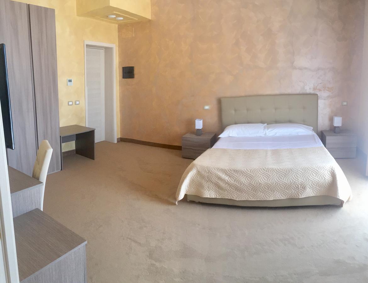 Hotel Riviera Palace بورتو إمبيدوكْلي المظهر الخارجي الصورة