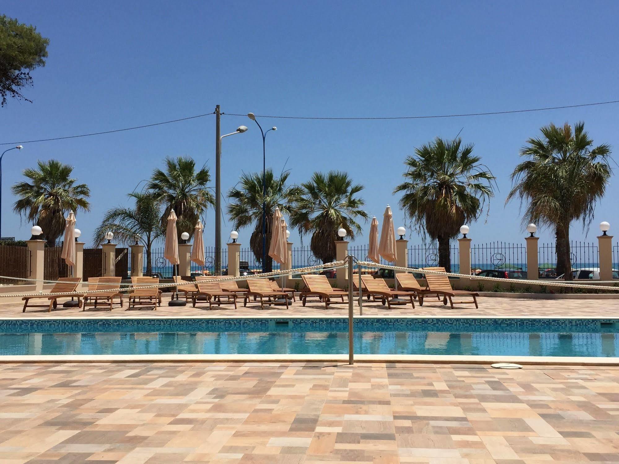 Hotel Riviera Palace بورتو إمبيدوكْلي المظهر الخارجي الصورة