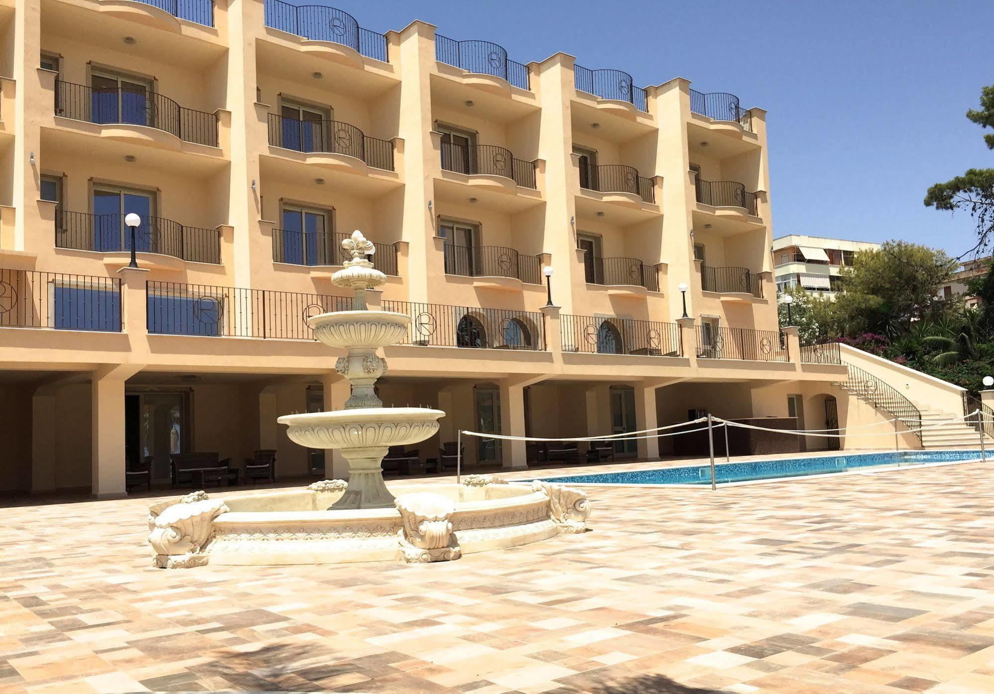 Hotel Riviera Palace بورتو إمبيدوكْلي المظهر الخارجي الصورة
