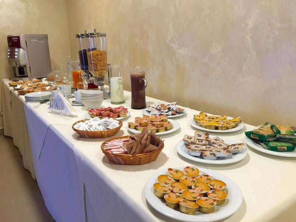 Hotel Riviera Palace بورتو إمبيدوكْلي المظهر الخارجي الصورة
