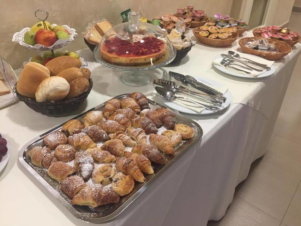 Hotel Riviera Palace بورتو إمبيدوكْلي المظهر الخارجي الصورة
