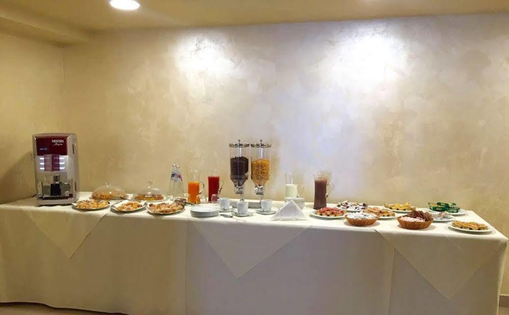 Hotel Riviera Palace بورتو إمبيدوكْلي المظهر الخارجي الصورة