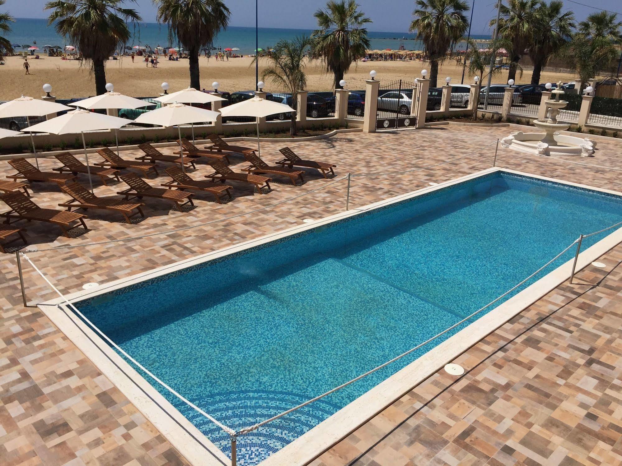 Hotel Riviera Palace بورتو إمبيدوكْلي المظهر الخارجي الصورة
