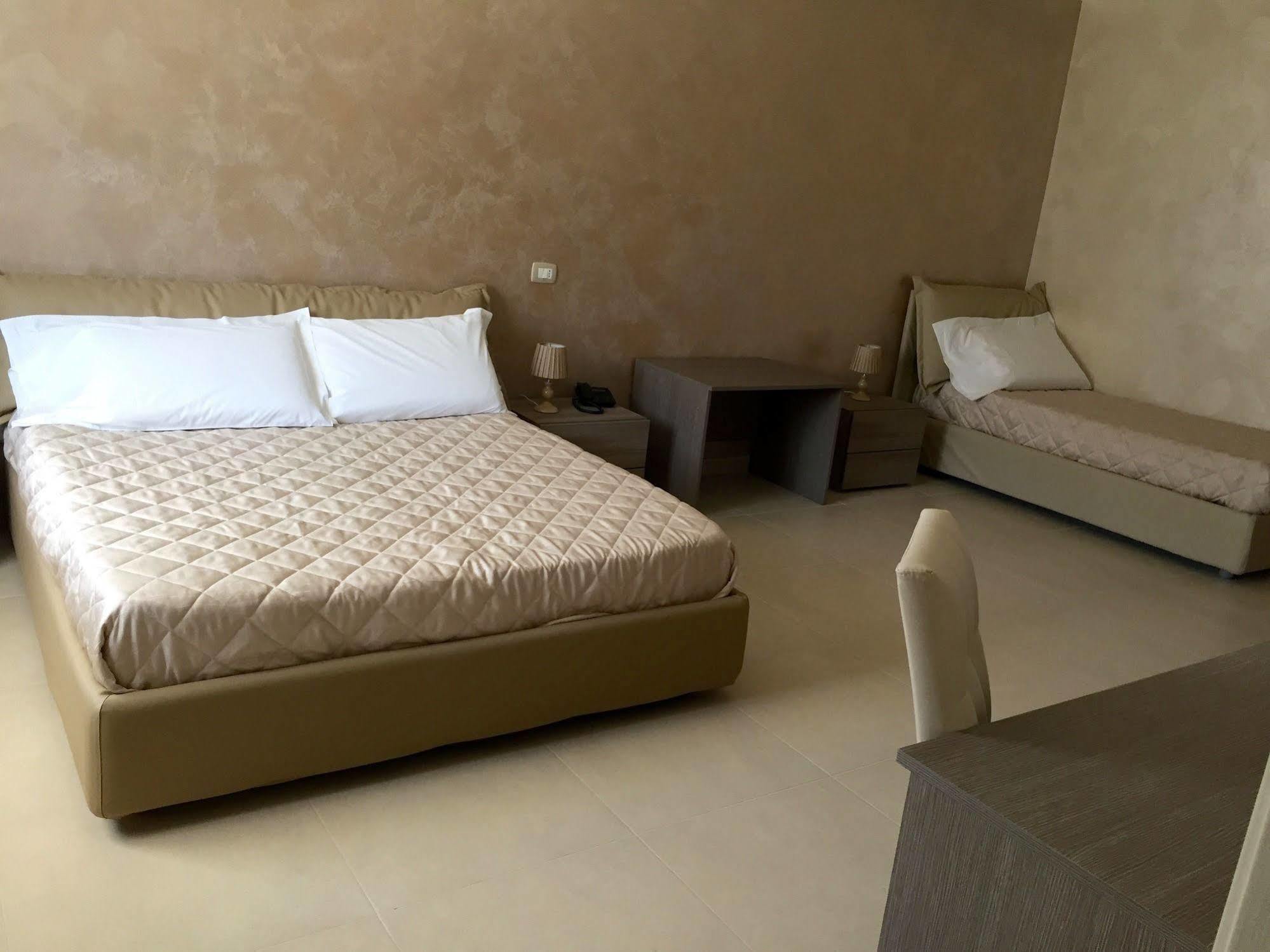 Hotel Riviera Palace بورتو إمبيدوكْلي المظهر الخارجي الصورة