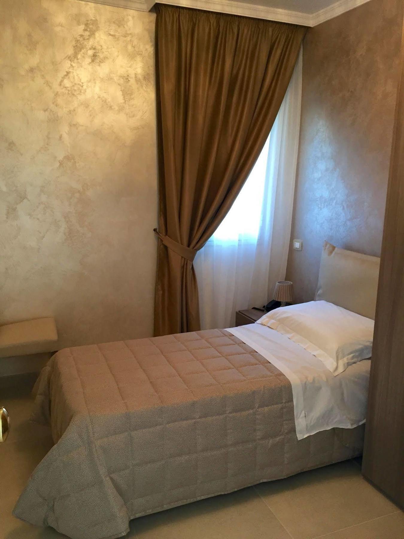 Hotel Riviera Palace بورتو إمبيدوكْلي المظهر الخارجي الصورة