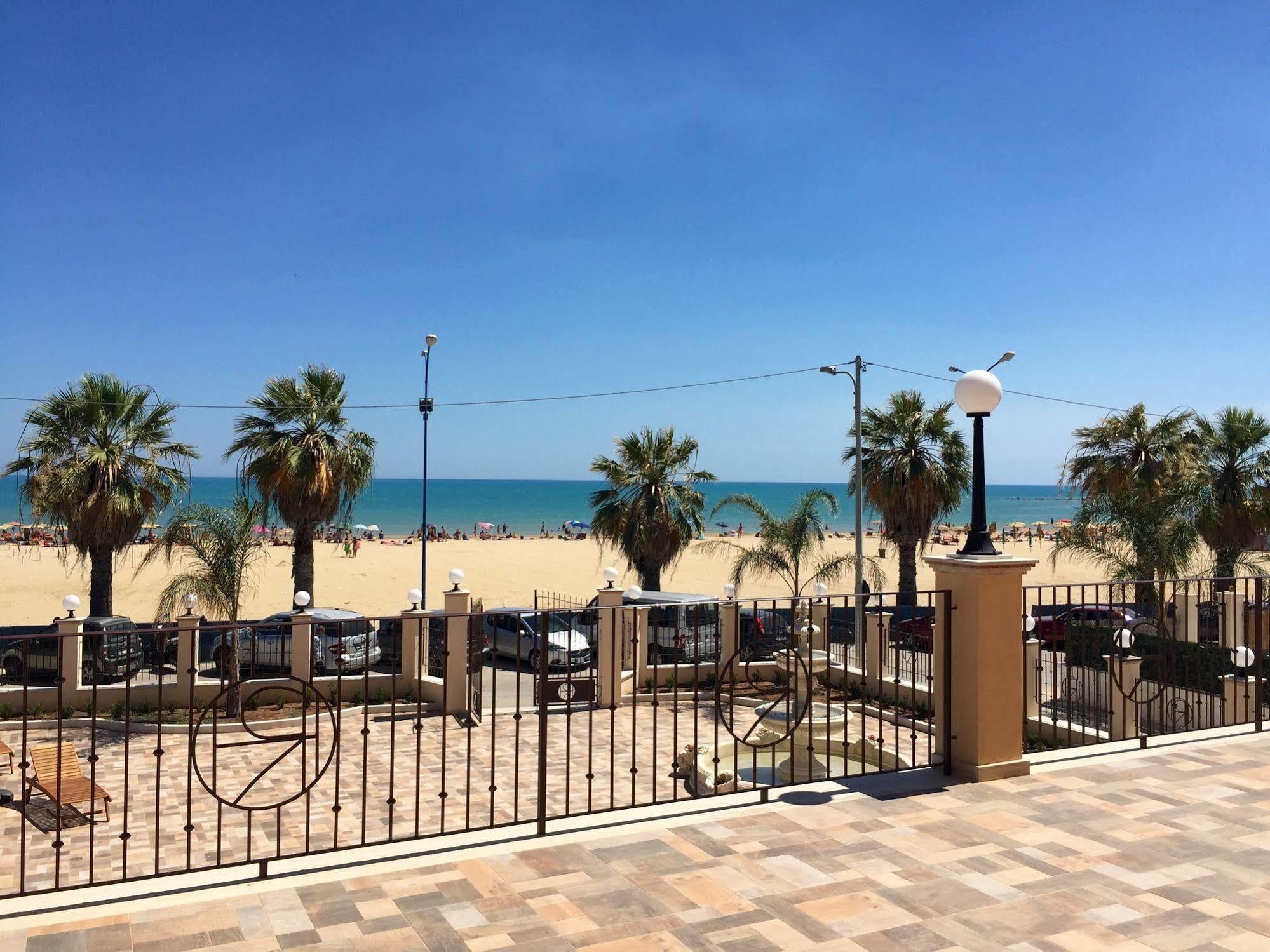 Hotel Riviera Palace بورتو إمبيدوكْلي المظهر الخارجي الصورة