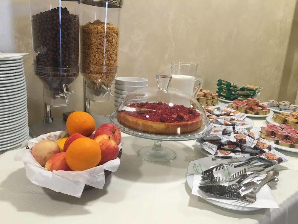 Hotel Riviera Palace بورتو إمبيدوكْلي المظهر الخارجي الصورة