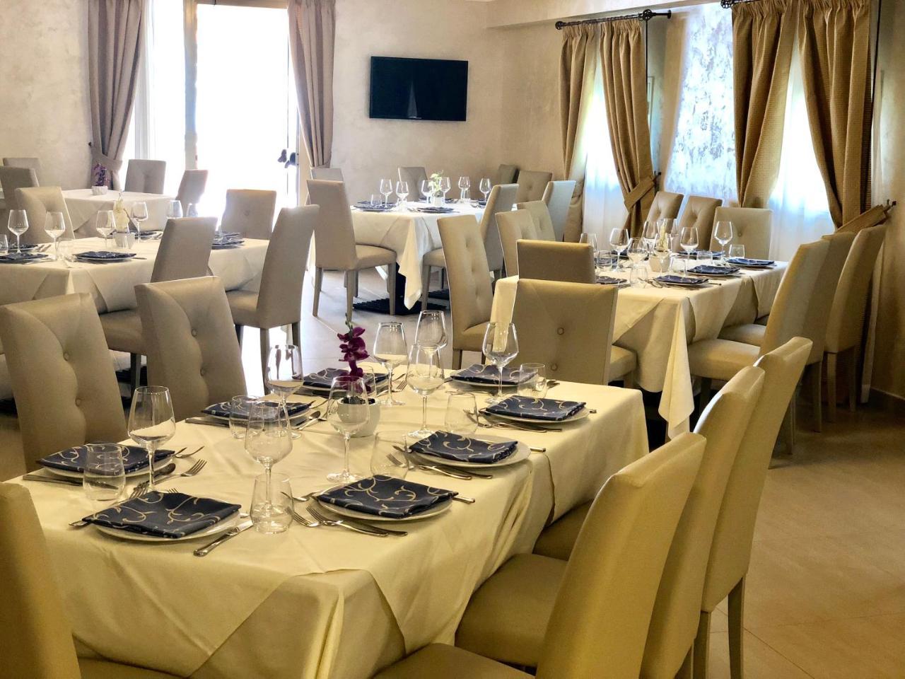 Hotel Riviera Palace بورتو إمبيدوكْلي المظهر الخارجي الصورة