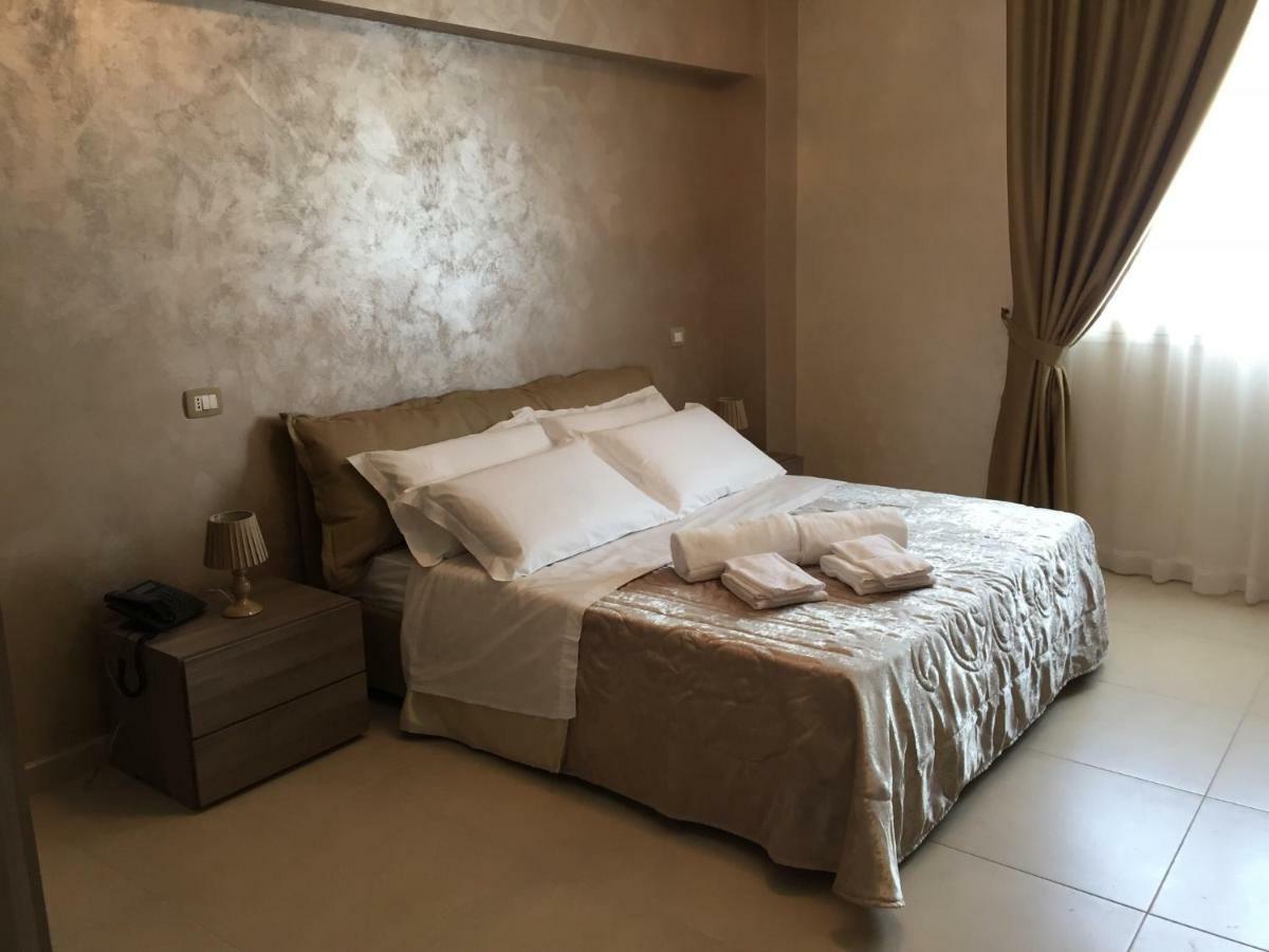 Hotel Riviera Palace بورتو إمبيدوكْلي المظهر الخارجي الصورة